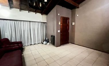 CASA 4 AMBIENTES EN VENTA CLAYPOLE APTO CREDITO.