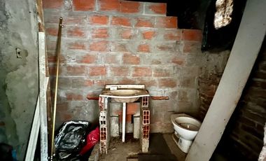 CASA 4 AMBIENTES EN VENTA CLAYPOLE APTO CREDITO.