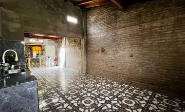 CASA 4 AMBIENTES EN VENTA CLAYPOLE APTO CREDITO.