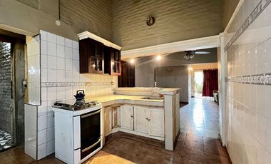 CASA 4 AMBIENTES EN VENTA CLAYPOLE APTO CREDITO.