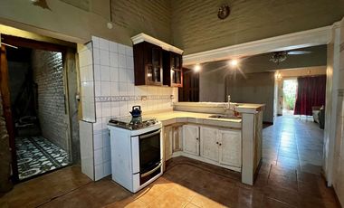 CASA 4 AMBIENTES EN VENTA CLAYPOLE APTO CREDITO.