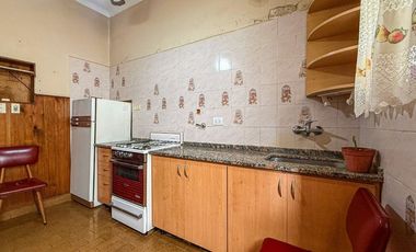 CASA EN VENTA 3 AMBIENTES MAS DEPARTAMENTO