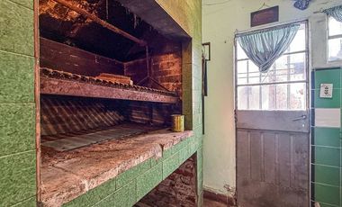 CASA EN VENTA 3 AMBIENTES MAS DEPARTAMENTO