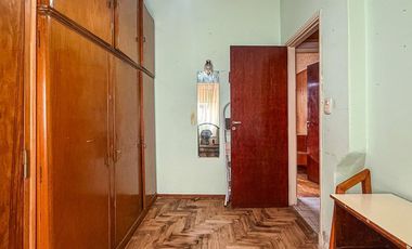 CASA EN VENTA 3 AMBIENTES MAS DEPARTAMENTO