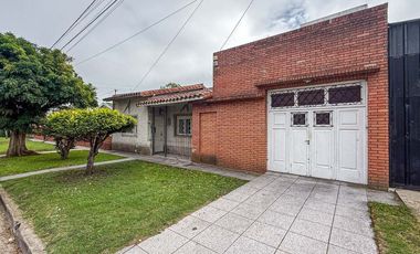 CASA EN VENTA 3 AMBIENTES MAS DEPARTAMENTO