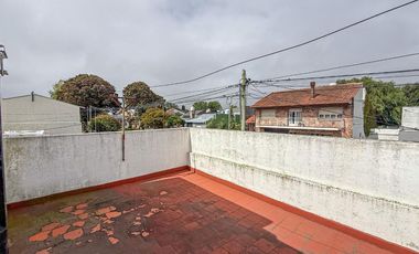 CASA EN VENTA 3 AMBIENTES MAS DEPARTAMENTO
