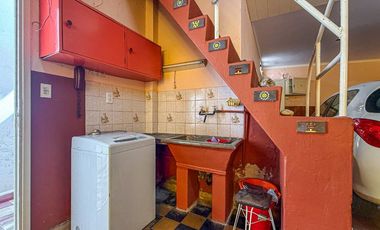 CASA EN VENTA 3 AMBIENTES MAS DEPARTAMENTO