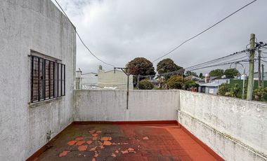 CASA EN VENTA 3 AMBIENTES MAS DEPARTAMENTO