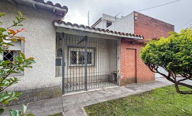 CASA EN VENTA 3 AMBIENTES MAS DEPARTAMENTO