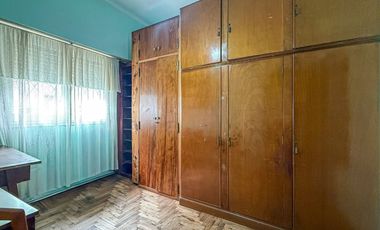 CASA EN VENTA 3 AMBIENTES MAS DEPARTAMENTO