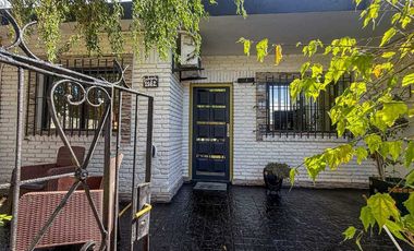 Venta casa 3 amb + departamento 2 amb Santa Clara