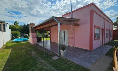 VENTA CASA QUINTA C/PILETA APTO CREDITO LAG LOBOS