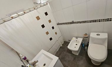 VENTA CASA QUINTA C/PILETA APTO CREDITO LAG LOBOS