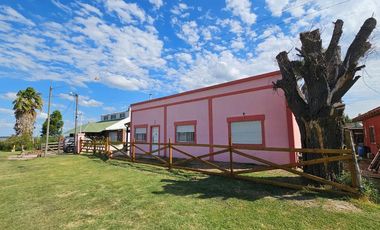 VENTA CASA QUINTA C/PILETA APTO CREDITO LAG LOBOS