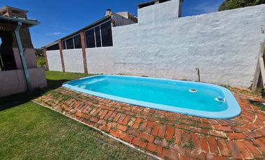 VENTA CASA QUINTA C/PILETA APTO CREDITO LAG LOBOS