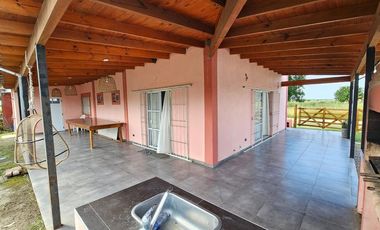 VENTA CASA QUINTA C/PILETA APTO CREDITO LAG LOBOS