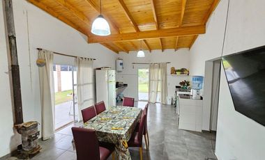 VENTA CASA QUINTA C/PILETA APTO CREDITO LAG LOBOS