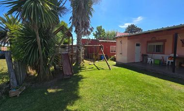 VENTA CASA QUINTA C/PILETA APTO CREDITO LAG LOBOS