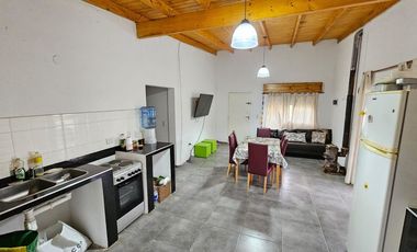 VENTA CASA QUINTA C/PILETA APTO CREDITO LAG LOBOS