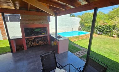 VENTA CASA QUINTA C/PILETA APTO CREDITO LAG LOBOS