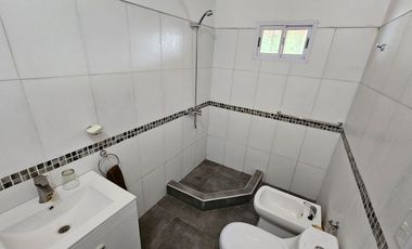 VENTA CASA QUINTA C/PILETA APTO CREDITO LAG LOBOS