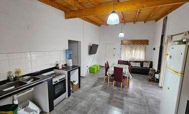 VENTA CASA QUINTA C/PILETA APTO CREDITO LAG LOBOS