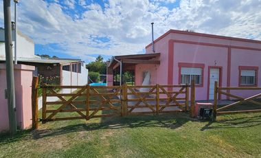 VENTA CASA QUINTA C/PILETA APTO CREDITO LAG LOBOS