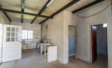 VENTA CASA A TERMINAR - BARRIO LAS TARDES ROLDAN.