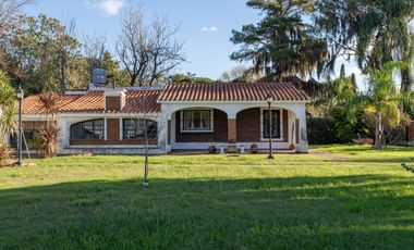CASA QUINTA EN VENTA 3 DORMITORIOS  LA RIBERA
