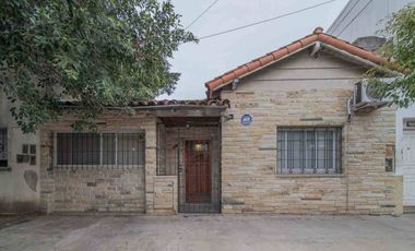VENTA CASA 4 AMBIENTES C QUINCHO VILLA ADELINA