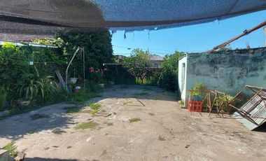 Venta casa 2 dormitorios cochera local comercial