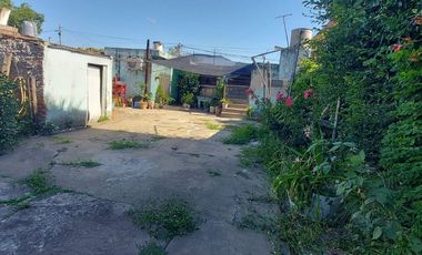 Venta casa 2 dormitorios cochera local comercial
