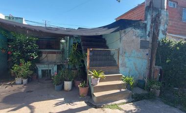 Venta casa 2 dormitorios cochera local comercial