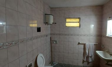 Venta casa 2 dormitorios cochera local comercial