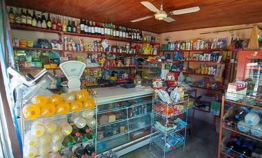 Venta casa 2 dormitorios cochera local comercial