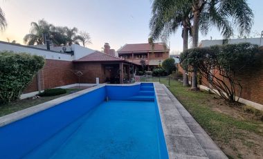 Venta Casa 4/5 dormitorios y piscina en Guadalupe