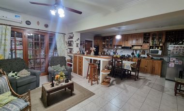 Venta Casa 4/5 dormitorios y piscina en Guadalupe