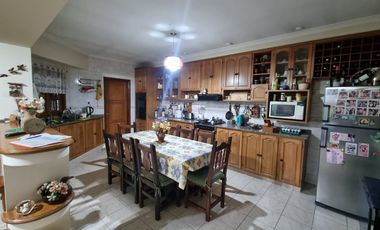 Venta Casa 4/5 dormitorios y piscina en Guadalupe