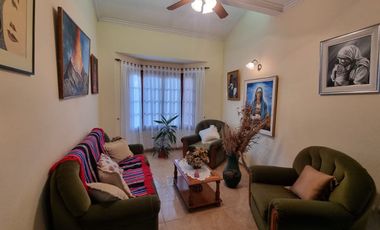 Venta Casa 4/5 dormitorios y piscina en Guadalupe