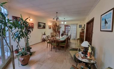 Venta Casa 4/5 dormitorios y piscina en Guadalupe