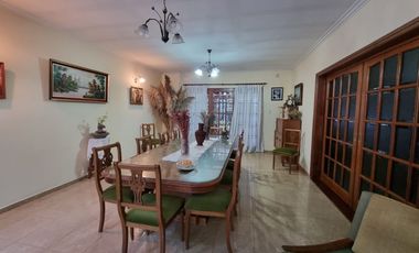 Venta Casa 4/5 dormitorios y piscina en Guadalupe