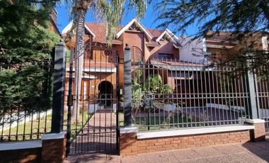 Venta Casa 4/5 dormitorios y piscina en Guadalupe