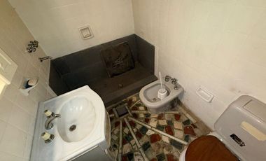 VENTA CASA 7 AMB CON COCH  LOTE PROP VILLA ADELINA