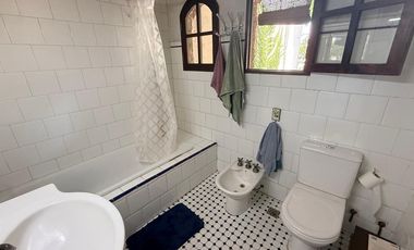 VENTA CASA 7 AMB CON COCH  LOTE PROP VILLA ADELINA