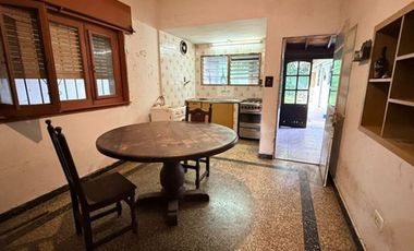 VENTA CASA 7 AMB CON COCH  LOTE PROP VILLA ADELINA