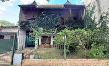 VENTA CASA 7 AMB CON COCH  LOTE PROP VILLA ADELINA