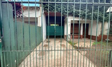 VENTA CASA 7 AMB CON COCH  LOTE PROP VILLA ADELINA