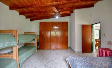 Casa quinta c/ pileta cancha futbol parquizada