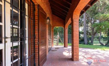 Casa en Venta 5 ambientes y dependencia en Pinamar
