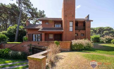 Casa en Venta 5 ambientes y dependencia en Pinamar